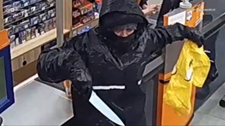 نجاة ضحية الطعن في سوبرماركت Coop في ريديركيرك والشرطة تعرض تسجيلات عملية السطو 