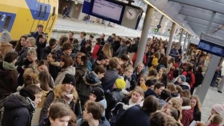 ألاف الطلاب يتغيبون اليوم عن مدارسهم للخروج في مسيرة في Den Haag من أجل المناخ