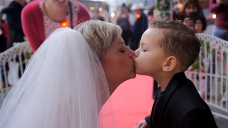 خافيانو البالغ من العمر 3 سنوات تزوج من أمه ظهر اليوم في روتردام 