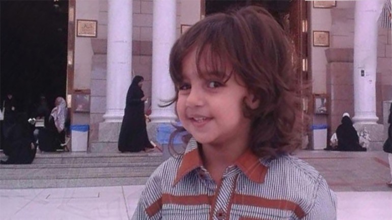 سائق سيارة أجرة يذبح طفل" يبلغ من العمر 6 سنوات" أمام أعين والدته في السعودية