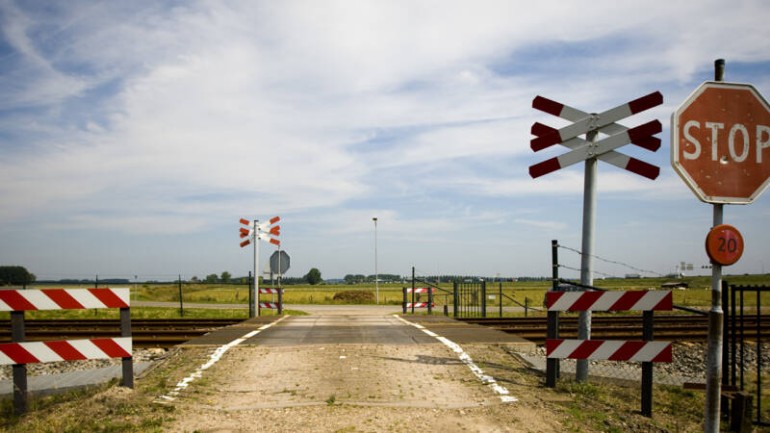 شركة السكك الحديدية الهولندية تجري تجربة على تطبيق لتنبيه السائقين من المعابر الخطرة