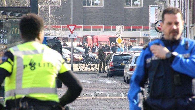 العثور على قنبلة أمام مقهى شيشة في مركز مدينة Purmerend بشمال هولندا 