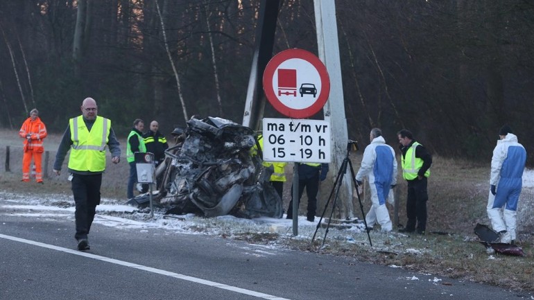 وفاة ثلاثة أشخاص صباح اليوم في حادث مروري على الطريق السريع A59 قرب Rosmalen