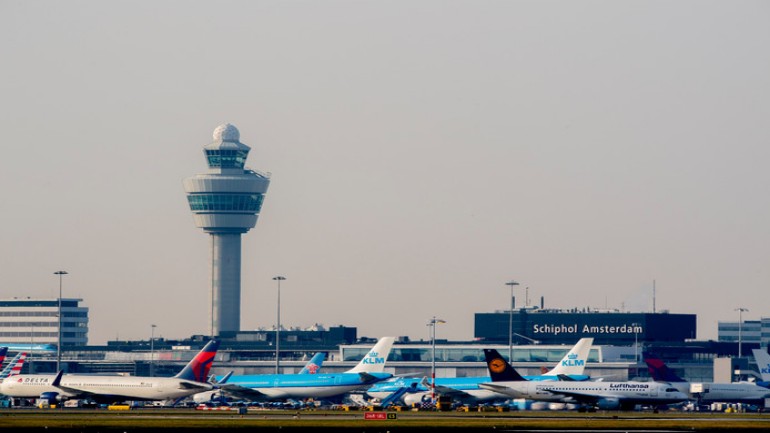 العديد من الموظفين في مطار سخيبول بأمستردام متورطين في تهريب المخدرات