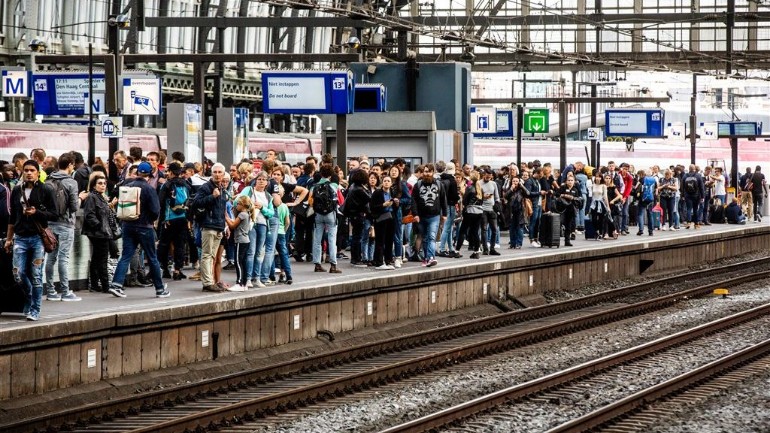 اضراب كبير لوسائل النقل العام وعلى رأسها القطارات صباح يوم الإثنين