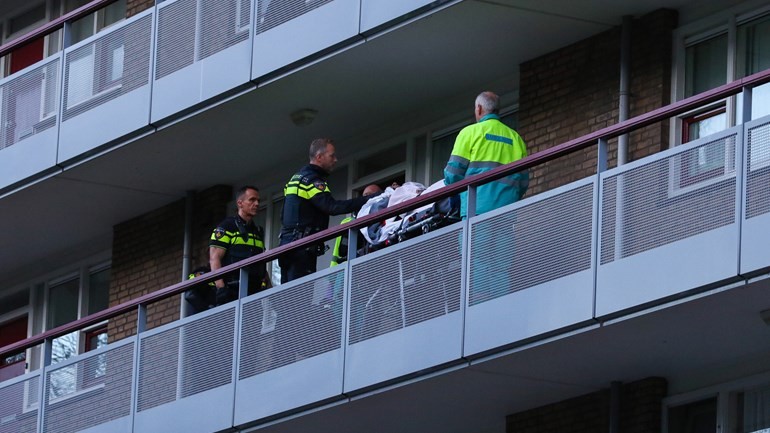 الشرطة تضطر لصعق مشتبه به بعد مشاجرة بين الجيران و طعن أحدهم في Schiedam