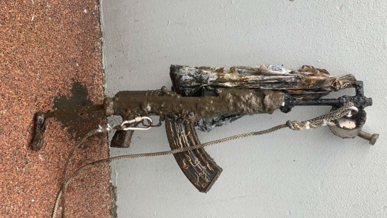 العثور على سلاح كلاشينكوف في احدى القنوات المائية في أمستردام