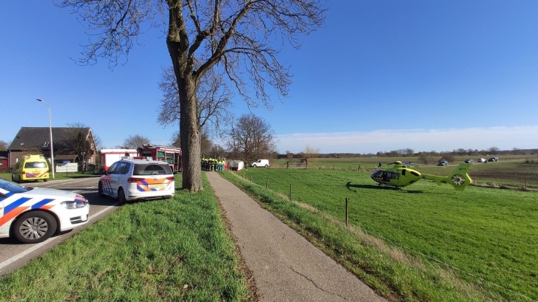 وفاة ثلاثة أشخاص عصر اليوم في حادث تصادم أليم بين سيارتين في ليمبورخ 