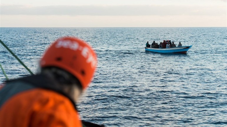 لاجئين يخطفون سفينة أنقذتهم من البحر الأبيض المتوسط قبالة سواحل ليبيا