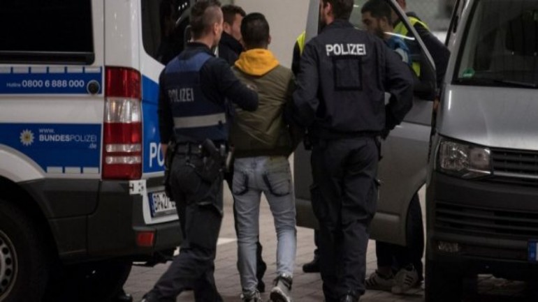 سابقة خطيرة في ألمانيا  - ترحيل لاجيء سوري حاصل على الإقامة من ألمانيا إلى دمشق 