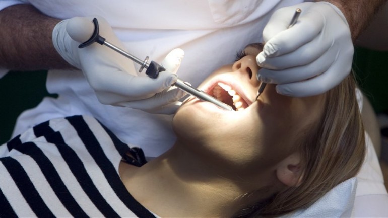 الكثير من أطباء الأسنان لا يطلعون المريض على تفاصيل تكاليف العلاج حتى عندما يكون باهظا