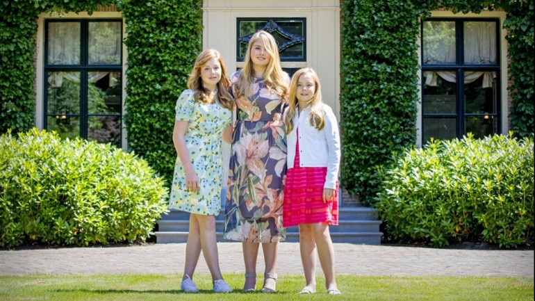 الأميرات أماليا وأليكسيا وأريان في نفس المدرسة في Den Haag - العائلة المالكة: لا يجب تمييزهم عن باقي الأطفال