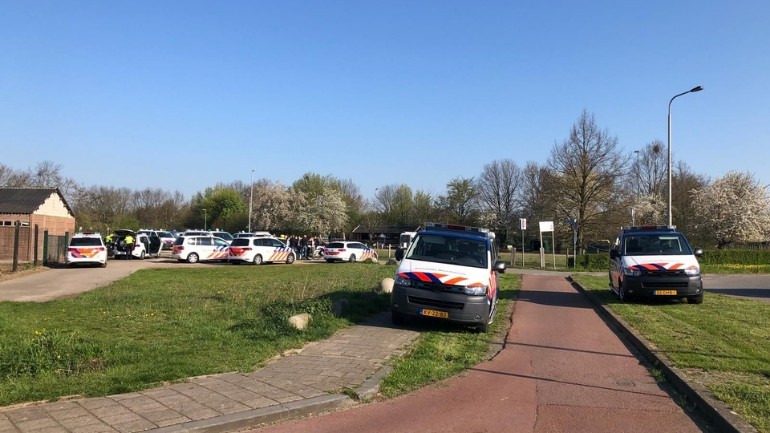الشرطة تبحث عن حوالي 30 شخص بما فيهم أطفال خرجوا من شاحنة على الطريق السريع A2 قرب ماستريخت