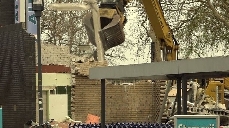 دمار هائل في مبنى بسبب تفجير جهاز صراف ألي في Doetinchem ليلة البارحة 