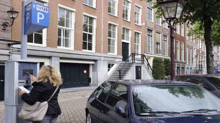 أصبحت مواقف السيارات في أمستردام أغلى بكثير منذ اليوم