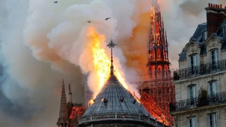 أصحاب المليارات في باريس يتبرعون بمئات الملايين من اليورو لإعادة اعمار كاتدرائية نوتردام