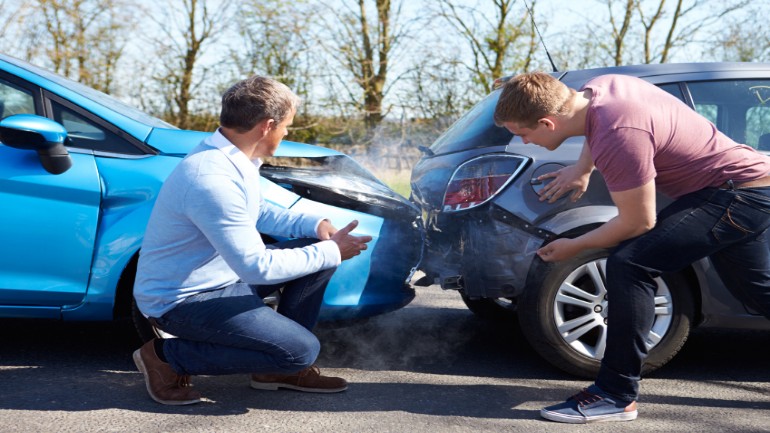 ارتفاع أقساط التأمين على السيارات في سن الشباب - أحيانا أغلى من ثمن السيارة