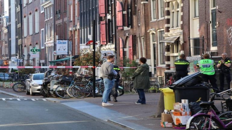 العثور على قنبلة يدوية في الشارع أمام كراج سيارات في أمستردام