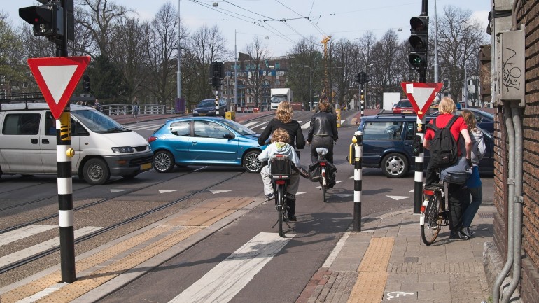 تريد بلدية أمستردام حظر دخول سيارات الديزل والبنزين إلى المدينة في عام 2030