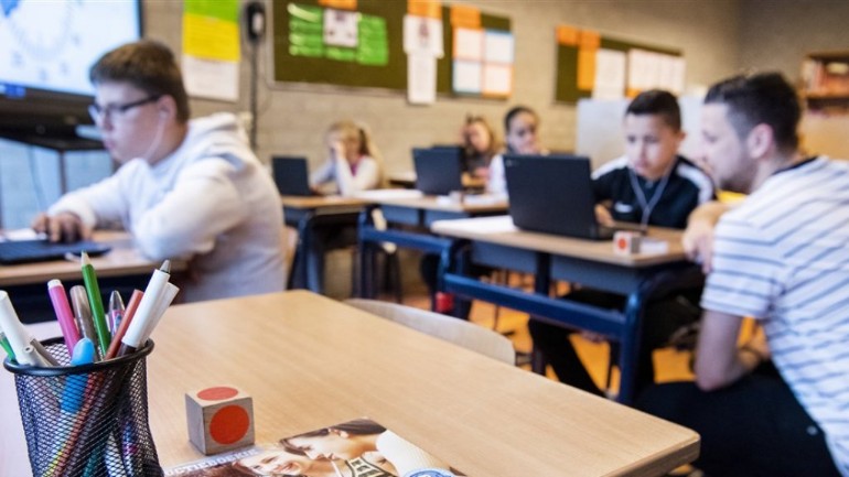 تلاميذ المدارس الإبتدائية في الأحياء الهولندية المحرومة يعانون من تأخر في التعليم أكثر من غيرهم