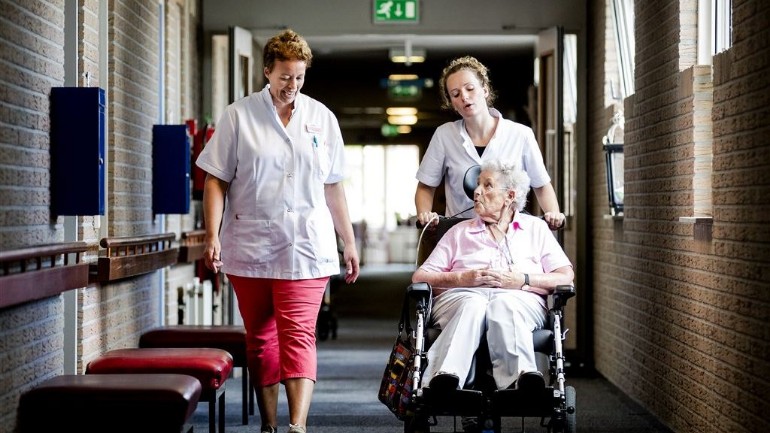 ازدياد عدد الممرضات في هولندا في السنوات الأخيرة لكن لا يزال هناك نقص في هذا القطاع الصحي 