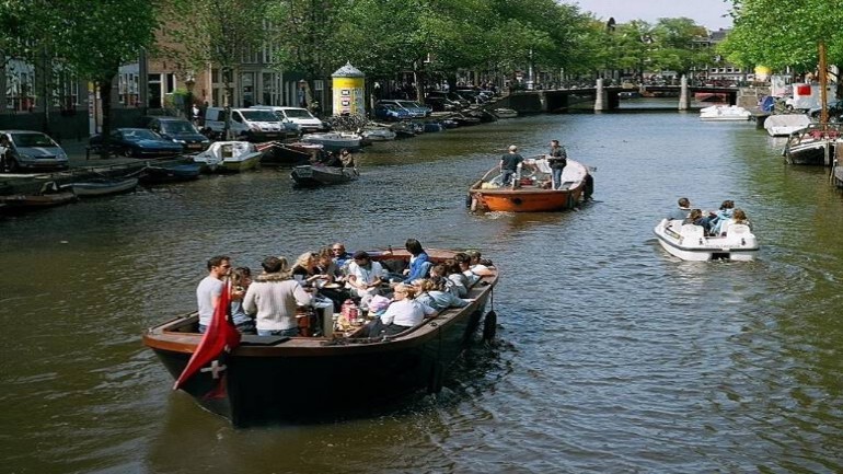 الأغلبية في مجلس مدينة أمستردام توافق على سن قواعد اكثر تشددا للإبحار في قنوات أمستردام
