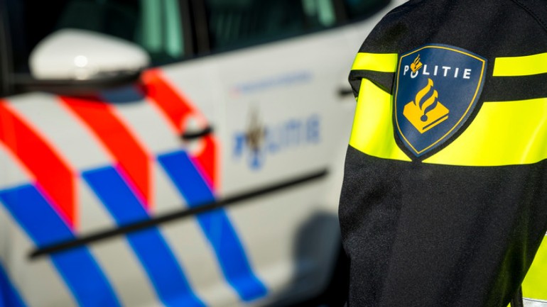 تهديد رجل مسن "98 عام" بسلاح ناري وتقييده وسرقة منزله في كرمبن آن دن آيسيل بجنوب هولندا