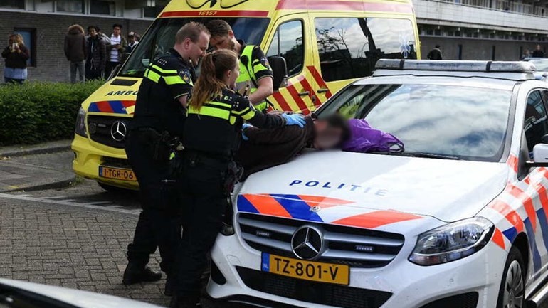 إصابة إمرأة سورية وابنتها بجروح خطيرة جراء طعنهما بسكين والقبض على الزوج في جنوب هولندا