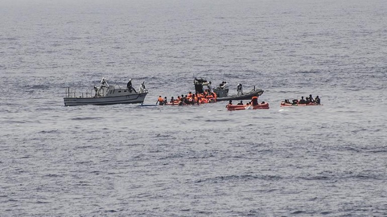 غرق قارب مهاجرين ووفاة سبعة أشخاص بينهم طفلان قبالة ساحل جزيرة ليسبوس اليونانية 