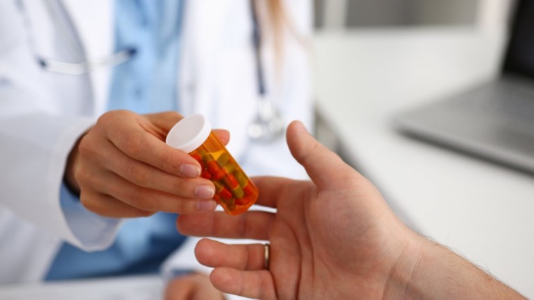 الأطباء والصيادلة في هولندا ينتهكون القوانين لمواجهة نقص الدواء