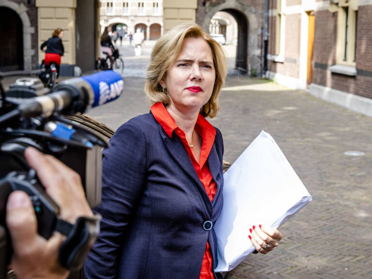 وزيرة البنى التحتية كورا تأمل في أن تخلف مارك روتا في رئاسة وزراء هولندا