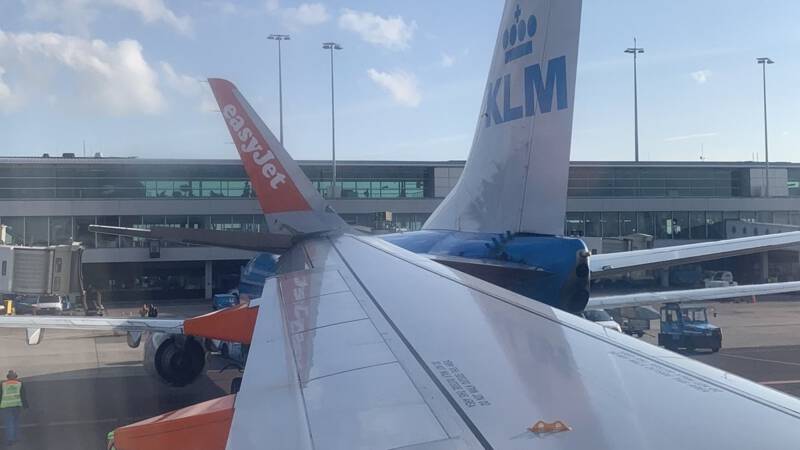 وقوع حادث تصادم على الأرض بين طائرتين في مطار سخيبول في أمستردام