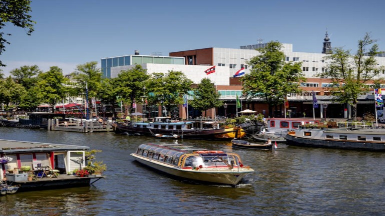 مدينة أمستردام تريد استبعاد الشركات التي تمارس التمييز العنصري