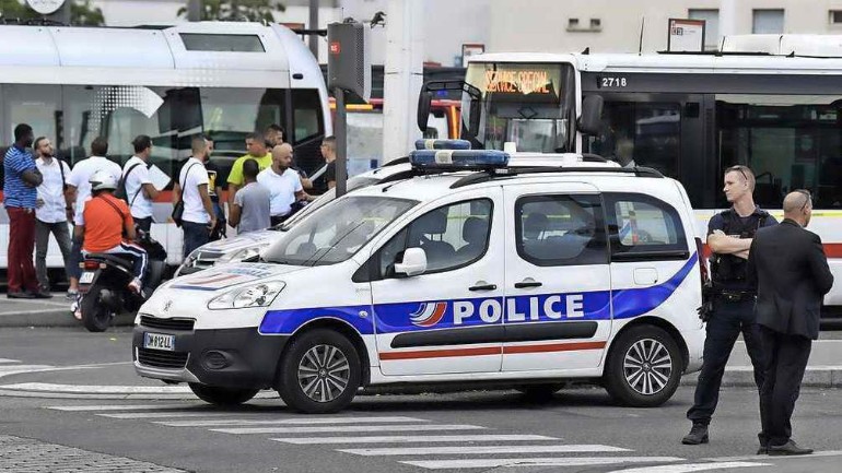 طالب لجوء أفغاني يطعن عدة أشخاص في محطة مترو الأنفاق في ليون في فرنسا