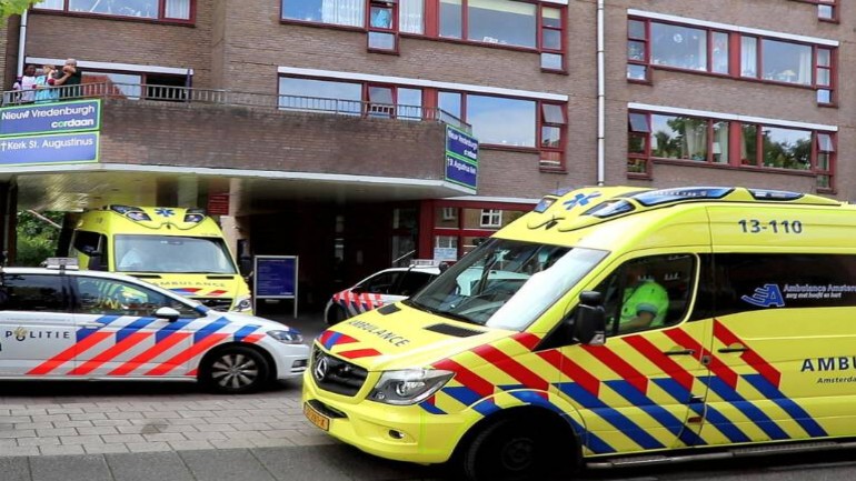 طعن موظفة في مركز لرعاية المسنين في أمستردام والقبض على مشتبه به