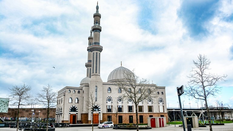 مجلس إدارة مسجد السلام في روتردام يقرر فصل الإمام بسبب تصريحات سابقة