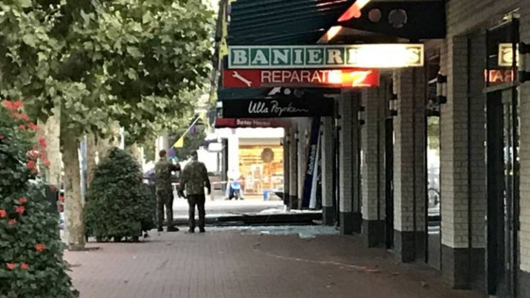 تفجير صراف ألي في مركز تسوق في أوتريخت والشرطة تتمكن من القاء القبض على أحد المشتبه بهم 