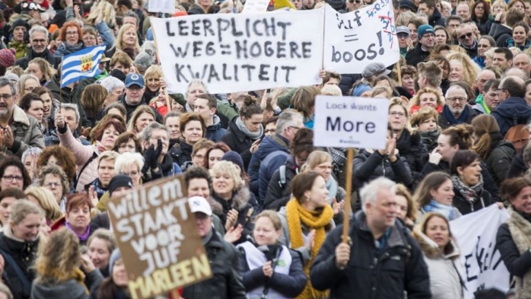 المعلمين في المدارس الإبتدائية والثانوية الهولندية يهددون بتنفيذ إضراب وطني في يوم 6 نوفمبر