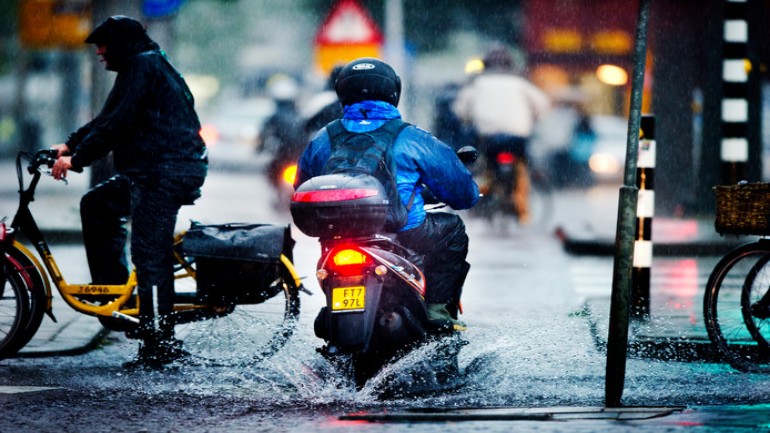 الأمطار والرياح القوية تتسبب بالإزعاج في هولندا - تم الغاء أغلب الفعاليات والأحداث اليوم