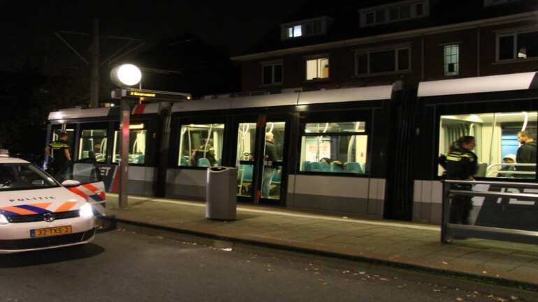 الشرطة تلقي القبض على تسعة شبان يحملون سكاكين كانوا متوجهين لخوض معركة في روتردام 
