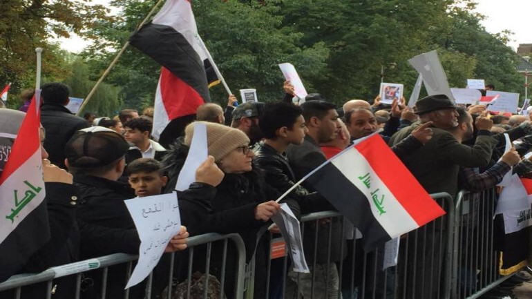 خروج المئات في مظاهرة أمام السفارة العراقية في Den Haag
