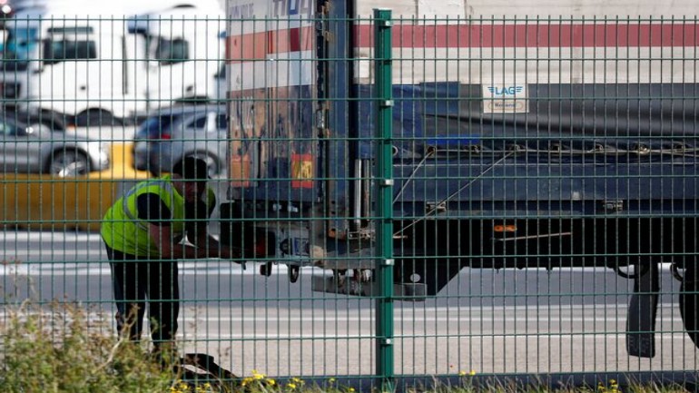 الشرطة البلجيكية تكتشف 11 سوري وسوداني واحد في شاحنة تبريد كانت في طريقها إلى بريطانيا