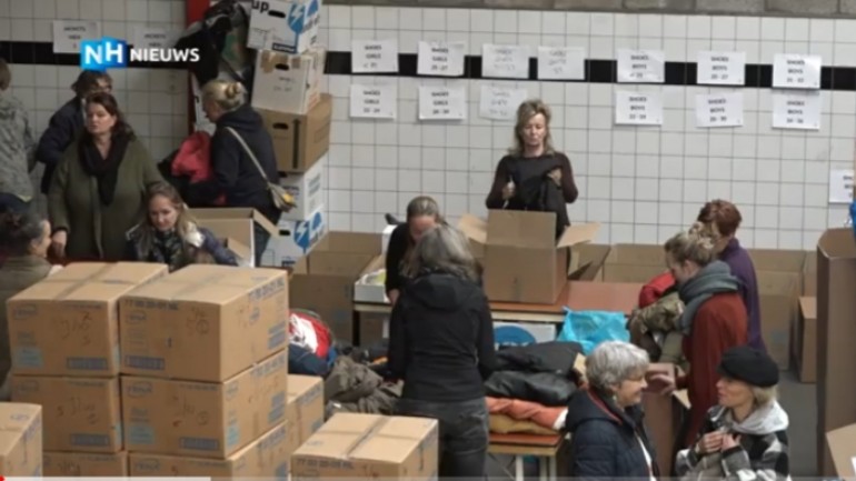 منظمة تطوعية  هولندية تجمع ألاف المعاطف الشتوية للاجئين في جزيرة ليسبوس اليونانية