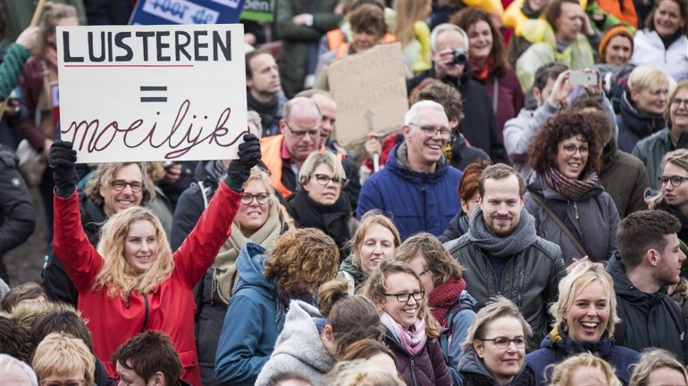المعلمون يرفضون 460 مليون يورو وسيستمرون في الإضراب المخطط له في يوم الأربعاء 6 نوفمبر