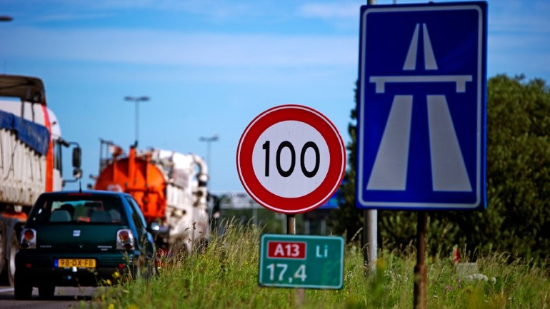سريان السرعة القصوى 100 كم في الساعة خلال النهار على الطرق الهولندية السريعة بدءاً من منتصف شهر مارس