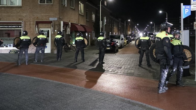 تجدد الإضطرابات في الليلة الثالثة على التوالي في حي دويندورب في دانهاخ والقاء القبض على عدة أشخاص