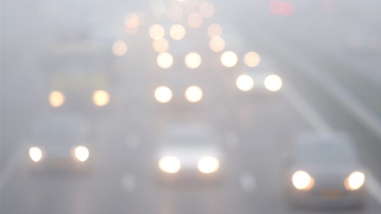 تحذير لسائقي السيارات بسبب الضباب الكثيف هذا المساء: لا تخرج على الطرق السريعة ان لم تكن مضطراً