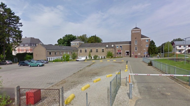 وفاة الطفلة التي سقطت من نافذة مركز اللجوء في هيرلين في مشفى ماستريخت