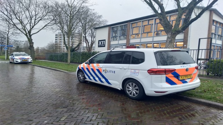 رجل مختل يدخل إلى مدرسة ثانوية في أوتريخت ويهدد الطلاب بالقتل