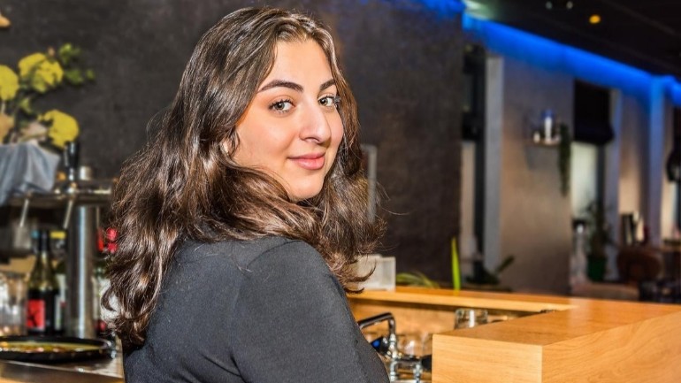 الطالبة ناتالي مَخوّل "سورية الأصل" تمثل هولندا في رئاسة البرلمان الأوروبي في لوكسمبورغ